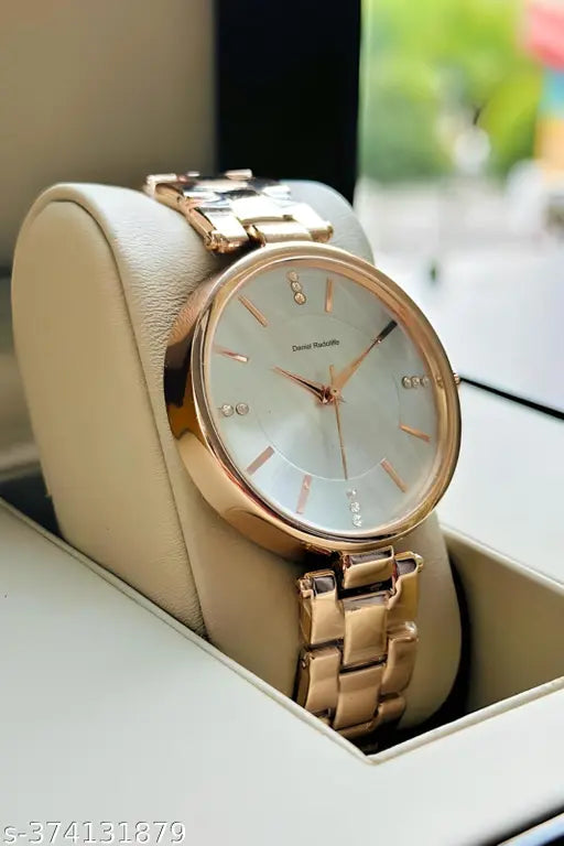  New Fancy Solid Dial Attractive Metal Chain Attractive Bracelet Analog Watch for Women