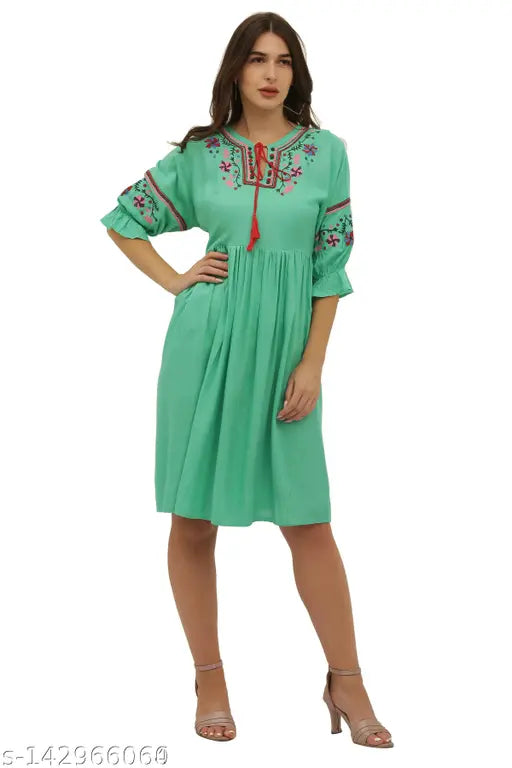 Women's Off-White Embroidered Round Neck Kurta: Best Valentine's Day Gifts for Women