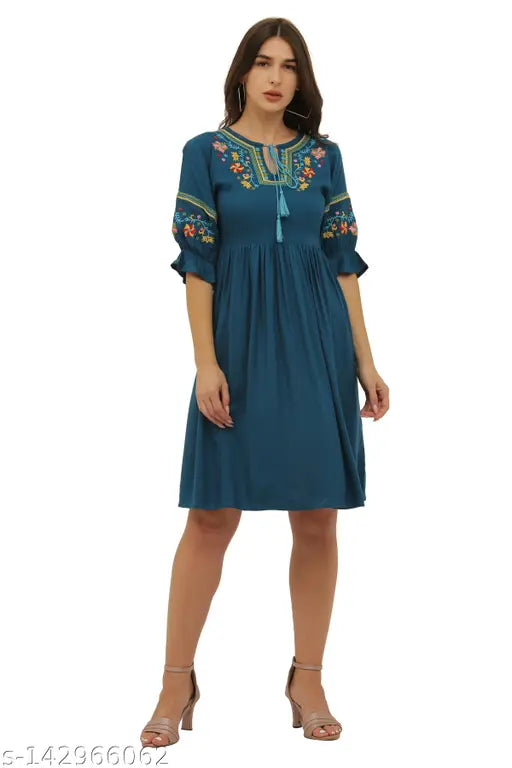 Women's Off-White Embroidered Round Neck Kurta: Best Valentine's Day Gifts for Women