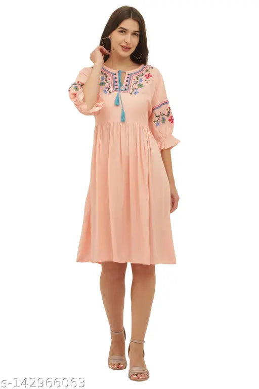 Women's Off-White Embroidered Round Neck Kurta: Best Valentine's Day Gifts for Women