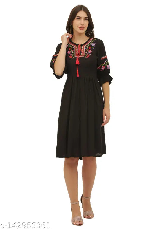 Women's Off-White Embroidered Round Neck Kurta: Best Valentine's Day Gifts for Women