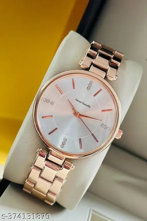  New Fancy Solid Dial Attractive Metal Chain Attractive Bracelet Analog Watch for Women